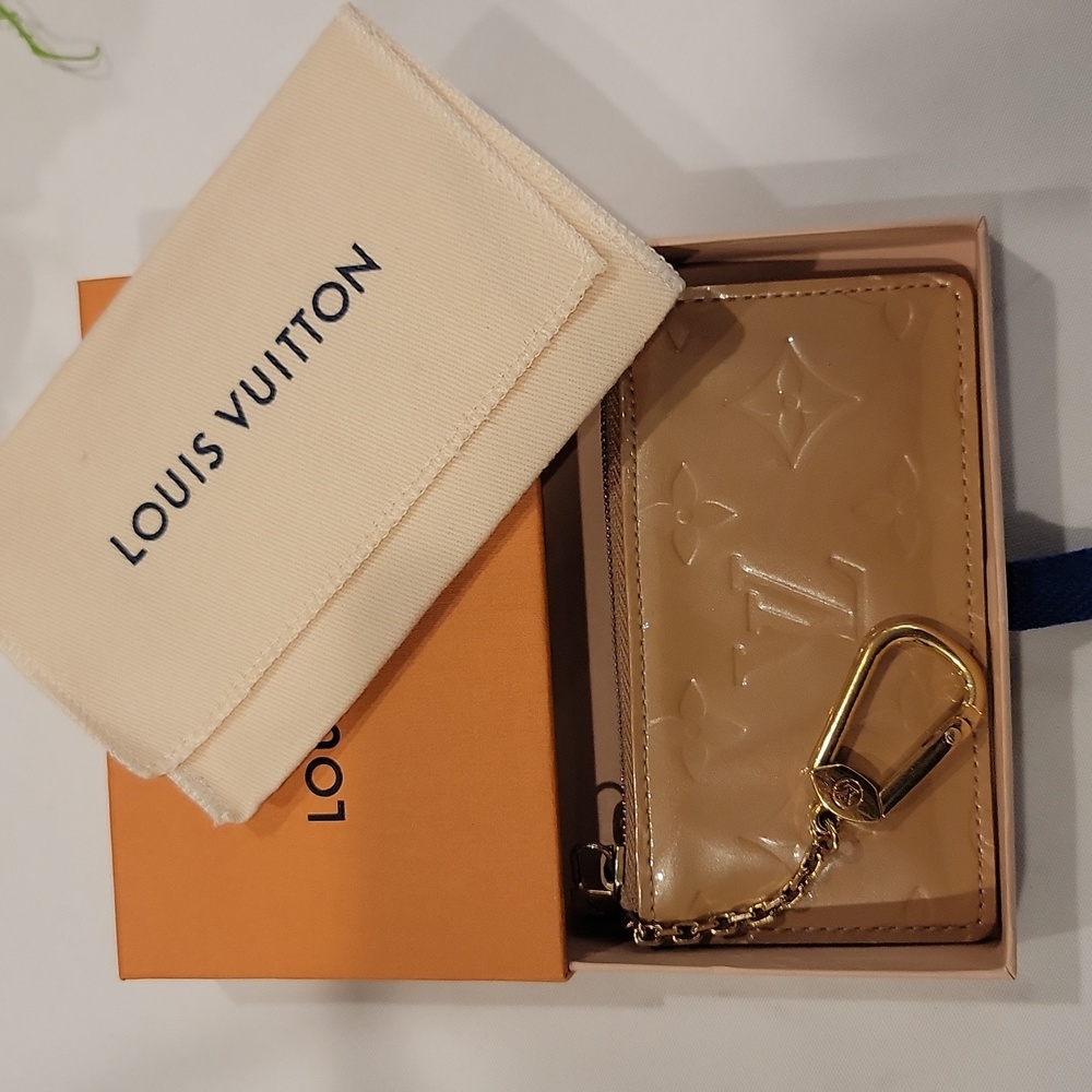 Authentic Louis Vuitton Vernis Key Cles